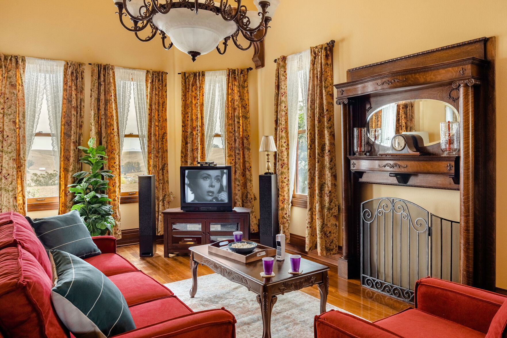 The original 'Scream' house is on Airbnb -- and you can book a stay on Halloween